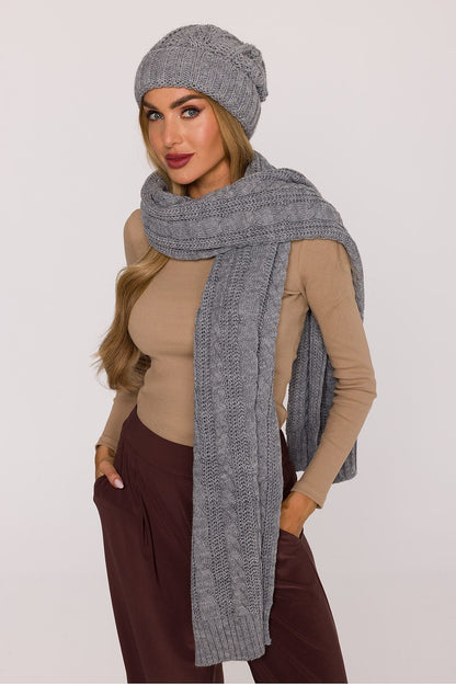 Soft yarn braided scarf by Moe, featuring a classic design and generous dimensions of 40cm x 190cm, perfect for stylish layering.