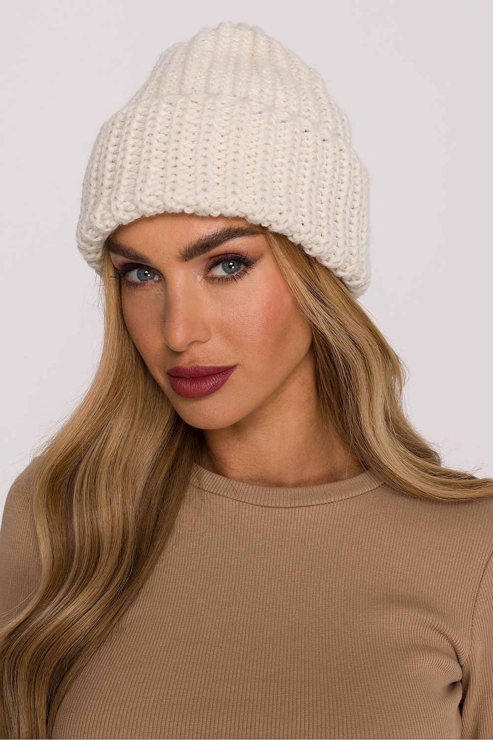 Moe's luxury ribbed knit cap displayed in a stylish setting, emphasizing its comfort and elegance for cold weather.