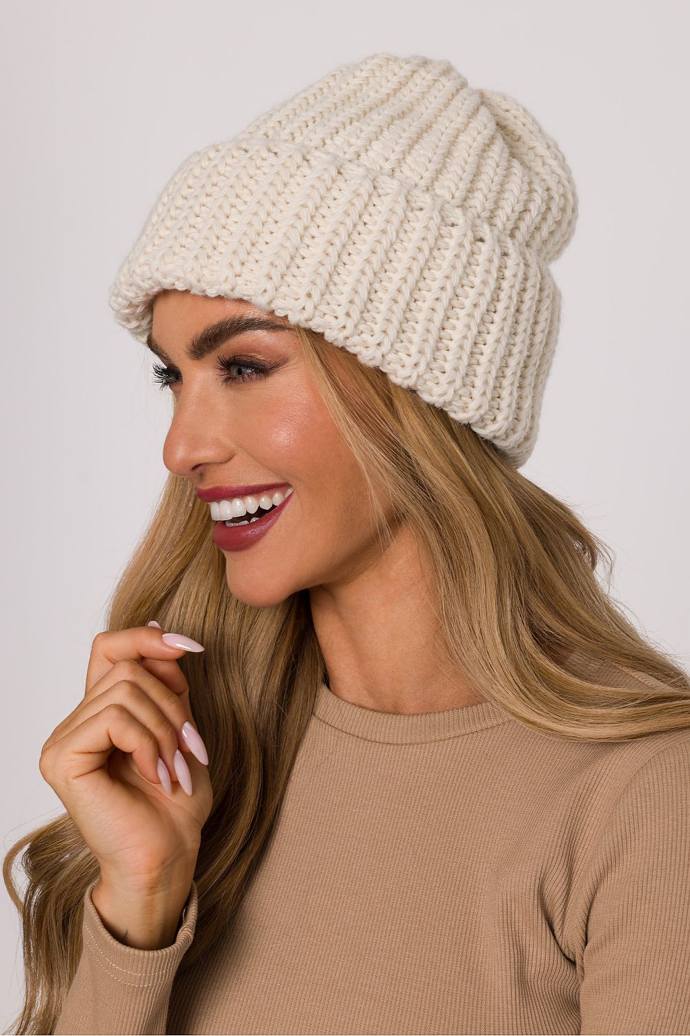 Model wearing Moe's luxurious ribbed knit cap, demonstrating its fashionable and modern appeal in winter attire.