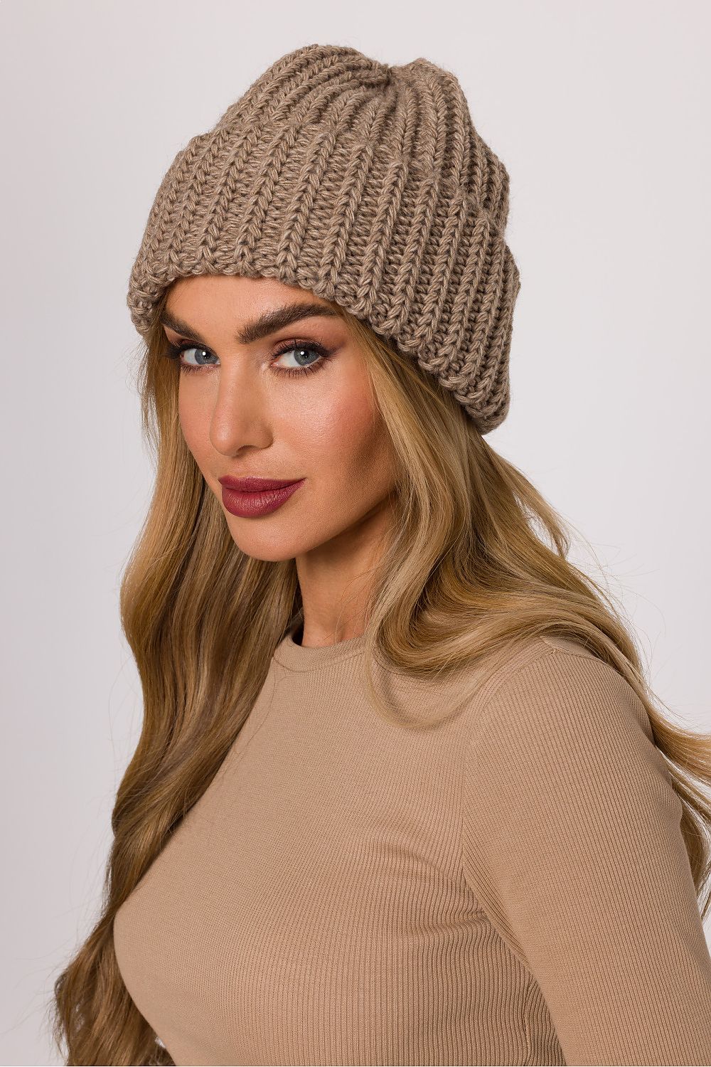 Luxury ribbed knit cap made of soft acrylic and nylon blend by Moe, ideal for stylish warmth and comfort in sizes S to L.