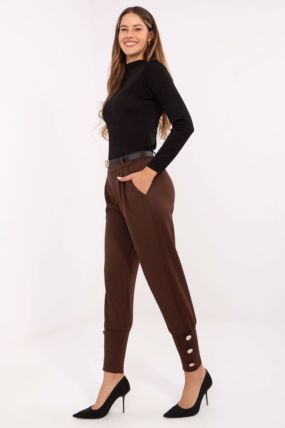 Luxurious high-waisted women's sweatpants by Factory Price, crafted in a soft blend of viscose and polyester, showcasing tapered legs and stylish cuffs for effortless elegance.