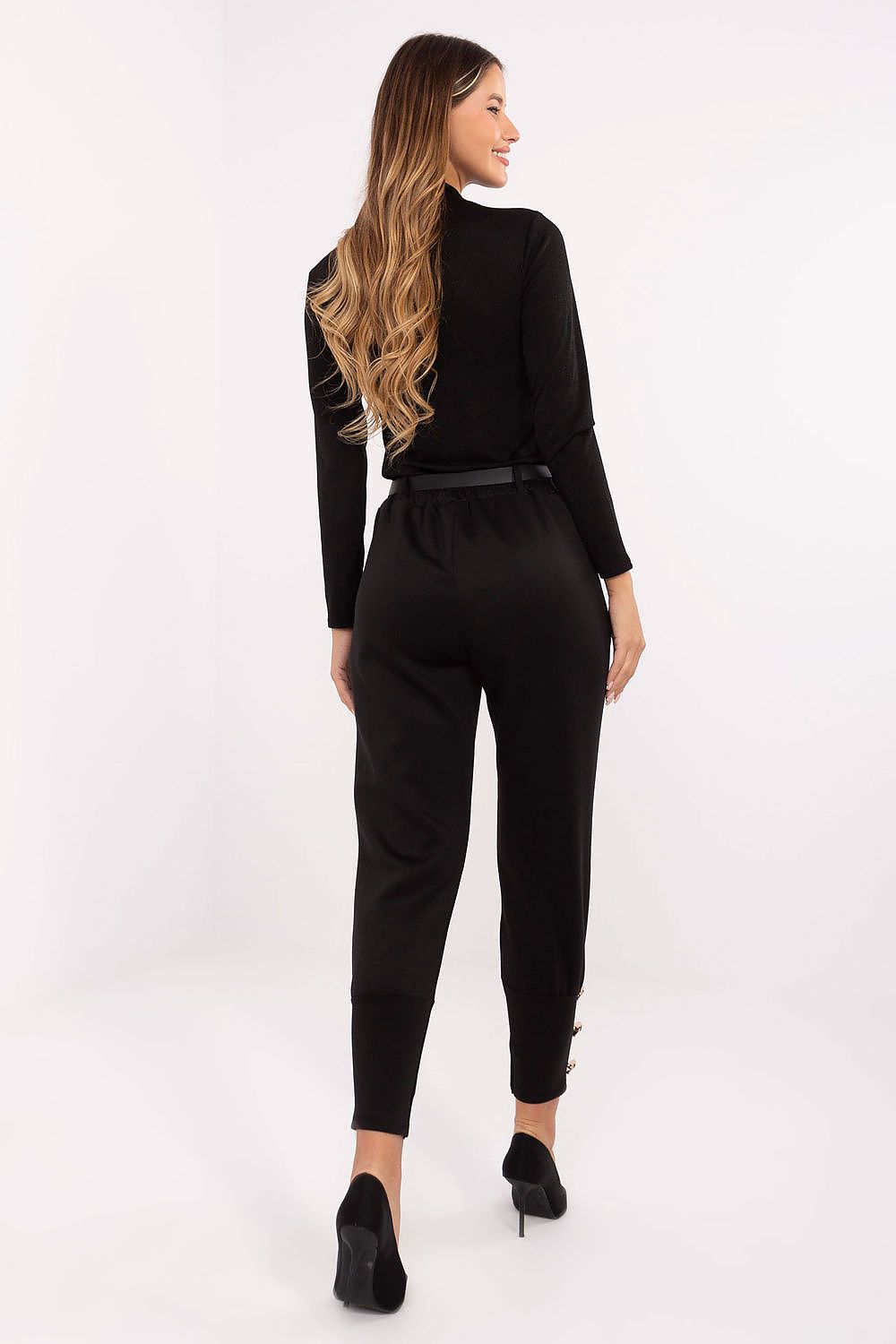 Chic women's casual sweatpants in a refined design, made from viscose and polyester for comfort and elegance, available from Factory Price.