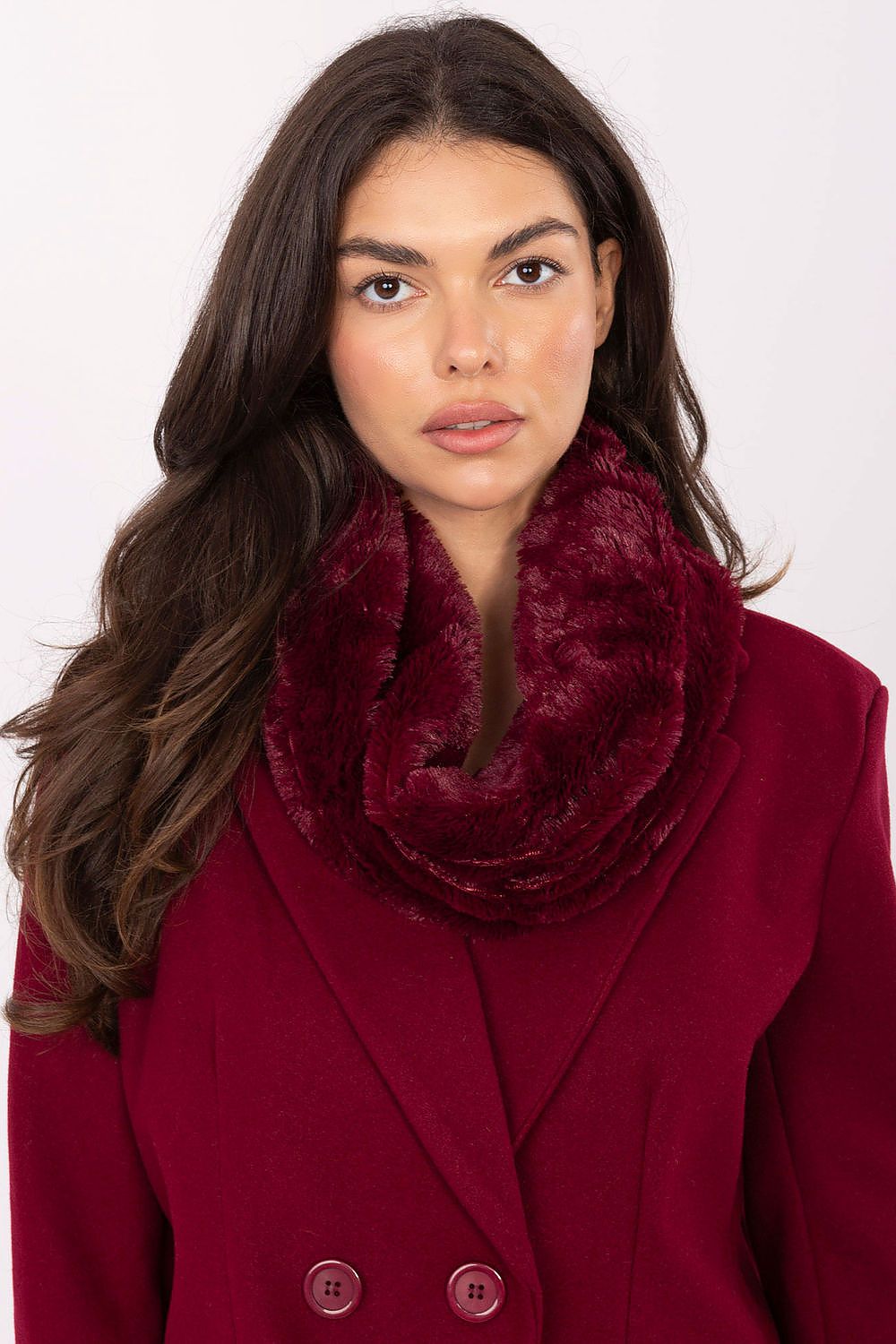Luxurious fur infinity scarf from vendor AT, featuring soft polyester material, measuring 82cm for ultimate elegance and comfort.