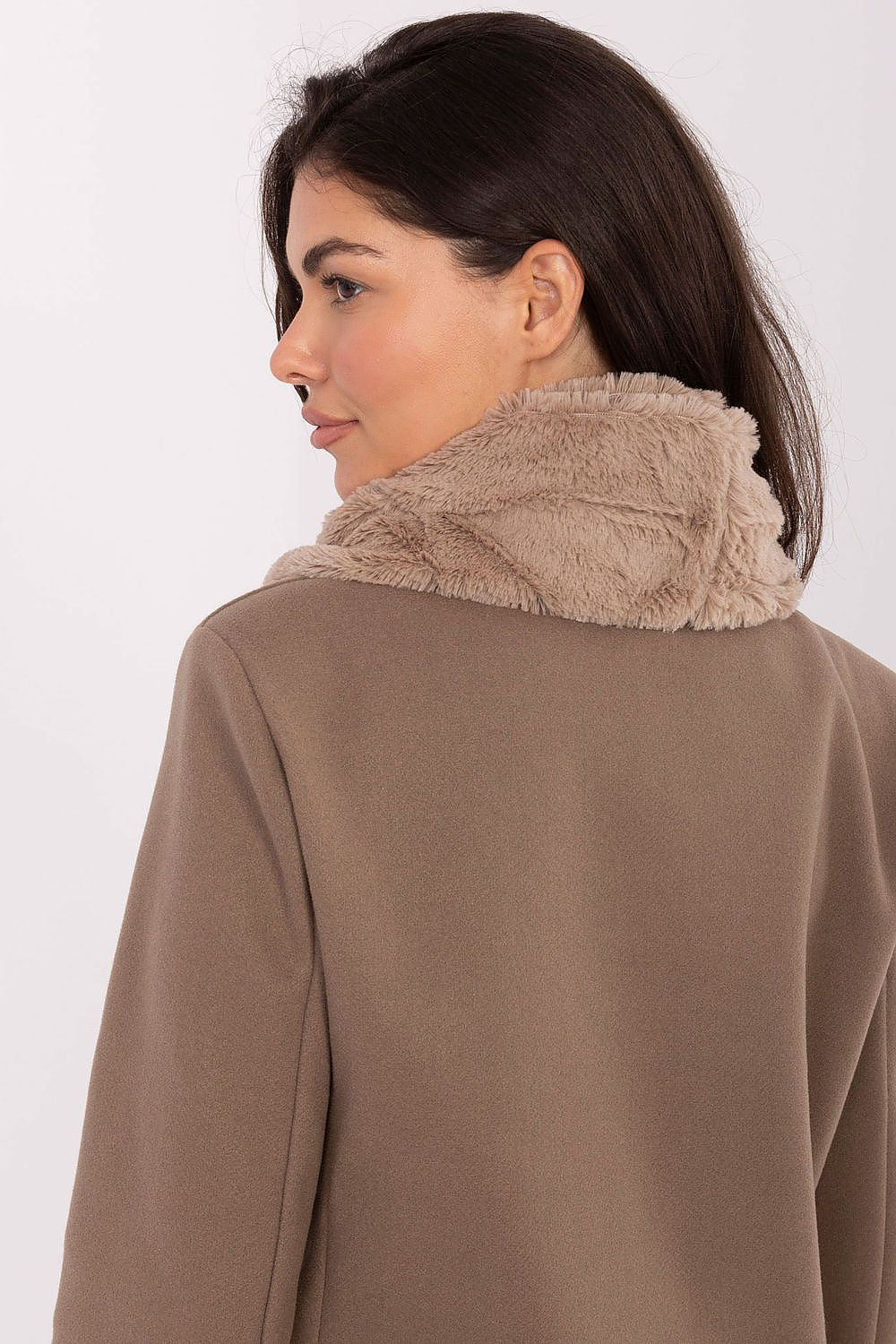 Soft fur neck warmer by AT, perfect for protecting against cold with a touch of luxury and style.