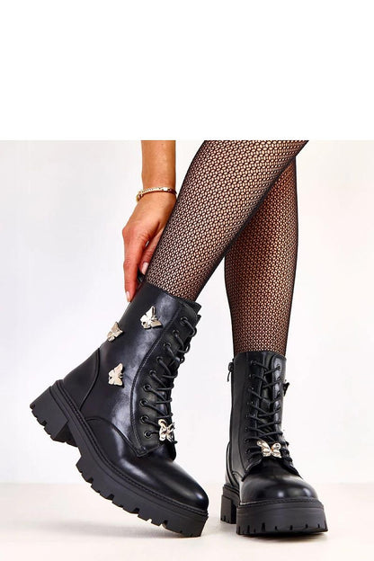 Elevate your style with Solea's luxurious women's ankle boots featuring a round toe, adorned with charming butterfly details and a sleek 5 cm heel, perfect for any upscale occasion.