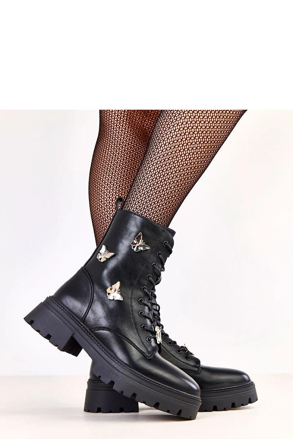 Solea women's ankle boots in elegant synthetic leather, showcasing a trendy design with a 17 cm shaft height and zip fastening, ideal for fashion-forward women seeking comfort and sophistication.