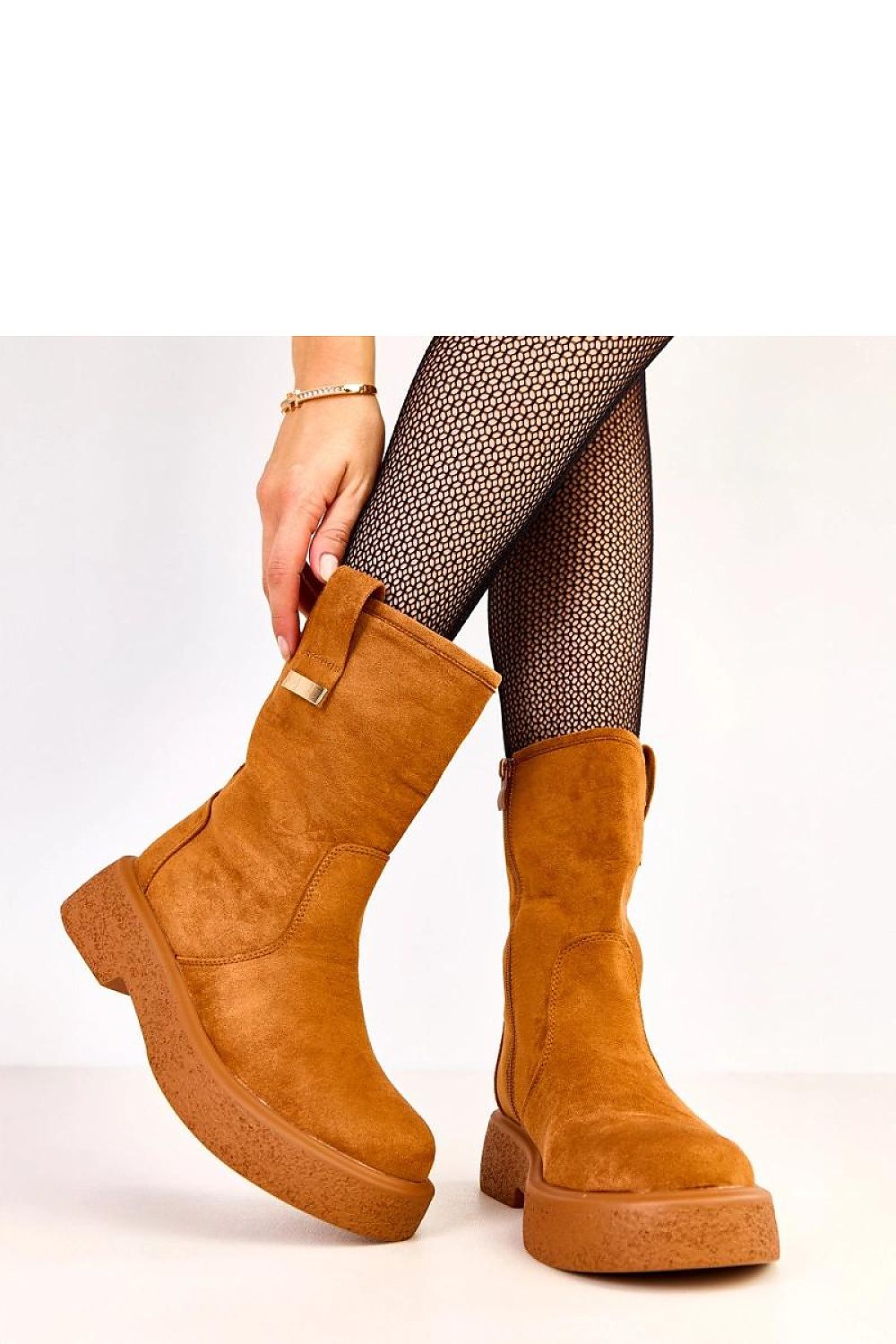 Solea's luxurious women's ankle boots displayed in various sizes, highlighting the 19 cm shaft height and versatile design for both casual and elegant styles.