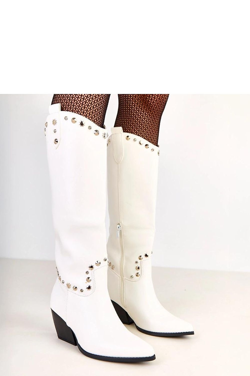 Chic women's knee-high cowboy boots by Solea, featuring insulation, a round toe, and 7 cm column heel for effortless fashion.