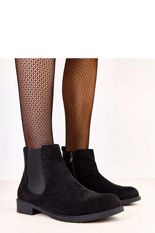 Elegant Solea women's faux suede ankle boots with a low 3.5cm heel, featuring insulation for winter comfort and a chic round toe design.