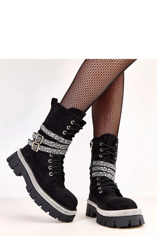 Sophisticated Solea women's stylish ankle boots showcasing a 5.5 cm heel, designed for comfort and elegance in eco-friendly materials.