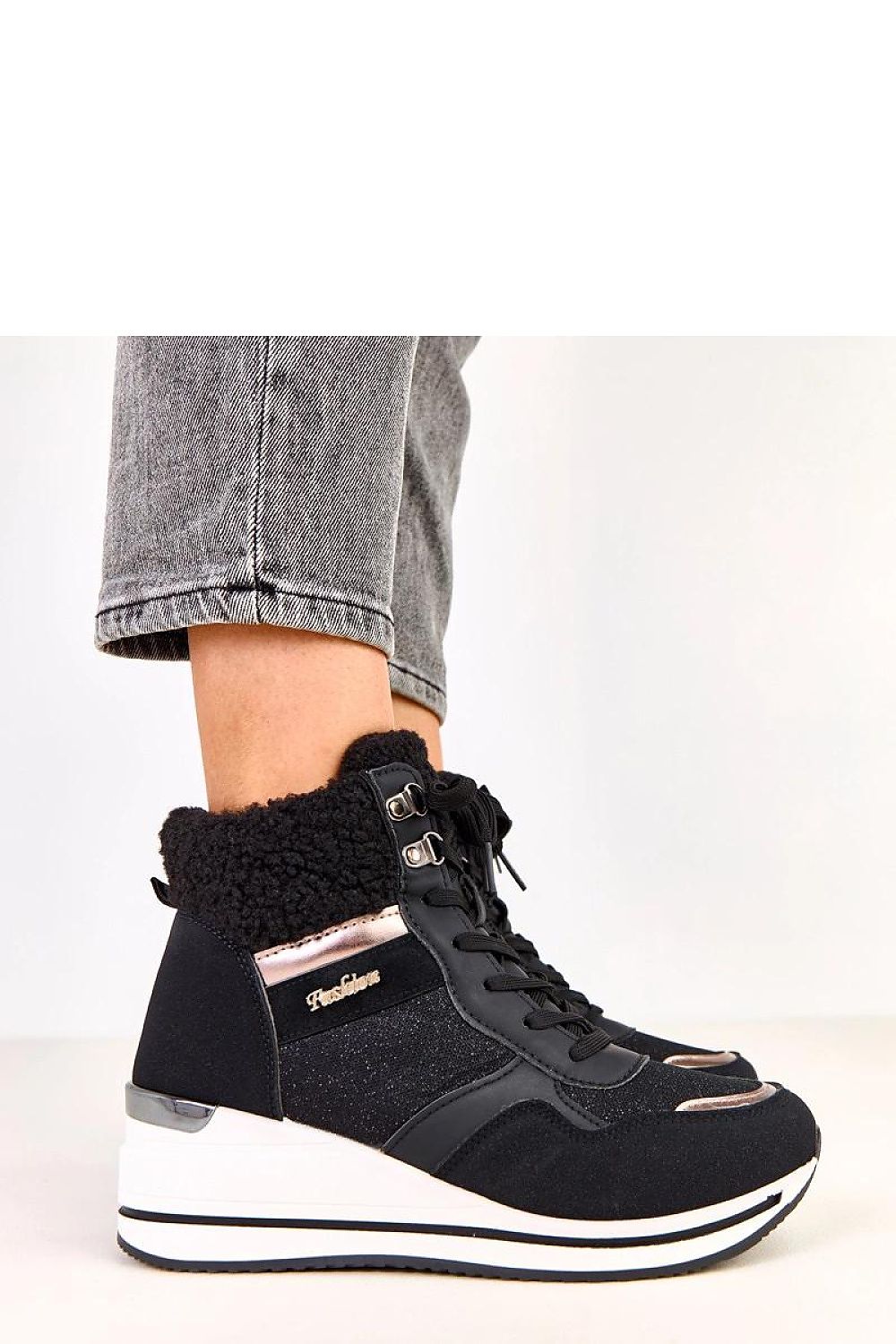 Close-up view of Solea Women's Sporty Snow Boots showcasing luxurious suede-like eco leather and cosy faux fur lining for ultimate warmth in stylish winter outfits.