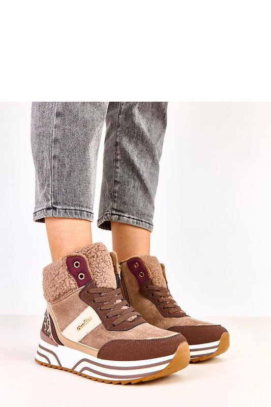 Luxurious Solea women's suede-like sports shoes with fur lining, showcasing style and comfort, ideal for autumn-winter wear.