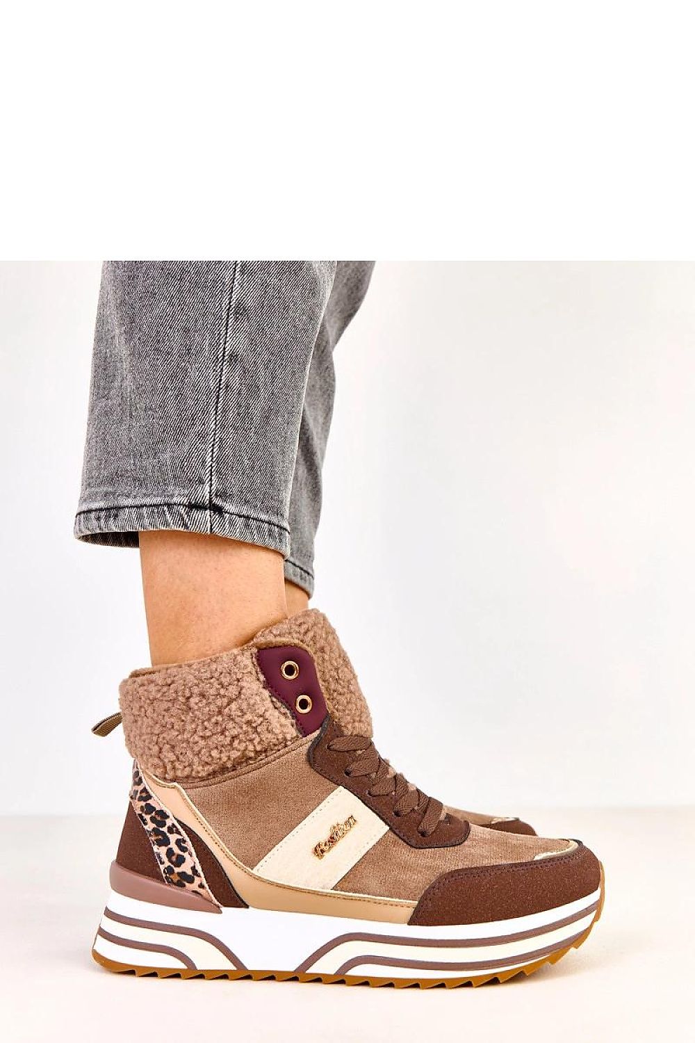 Solea women's fashionable sports shoes featuring a 3.5cm platform, perfect blend of elegance and sporty aesthetics.