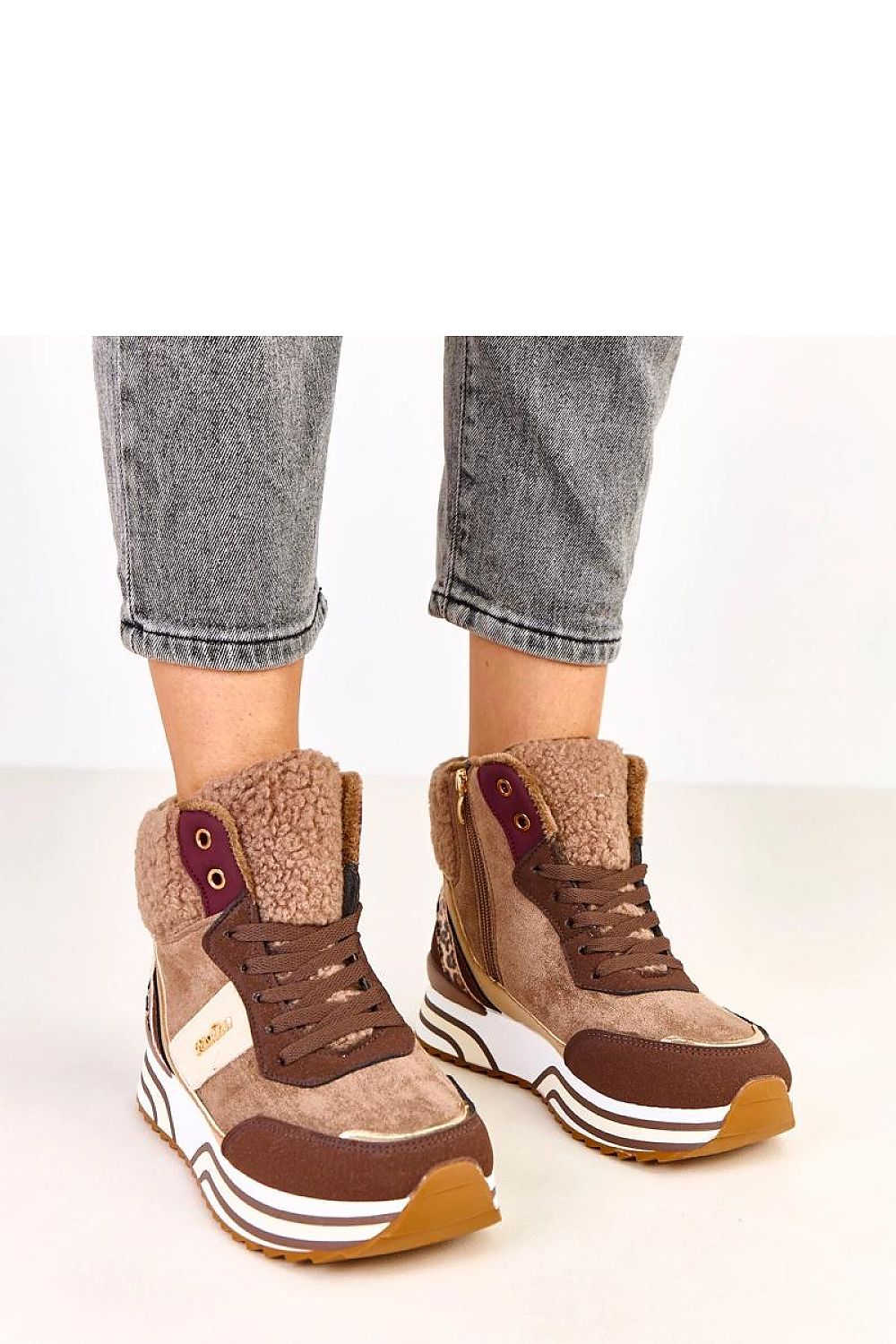 Solea Women's luxurious suede-like sports shoes with elegant fur lining, featuring a stylish 3.5cm platform. Ideal for comfort and chic autumn-winter fashion, available in sizes EU 36-41.