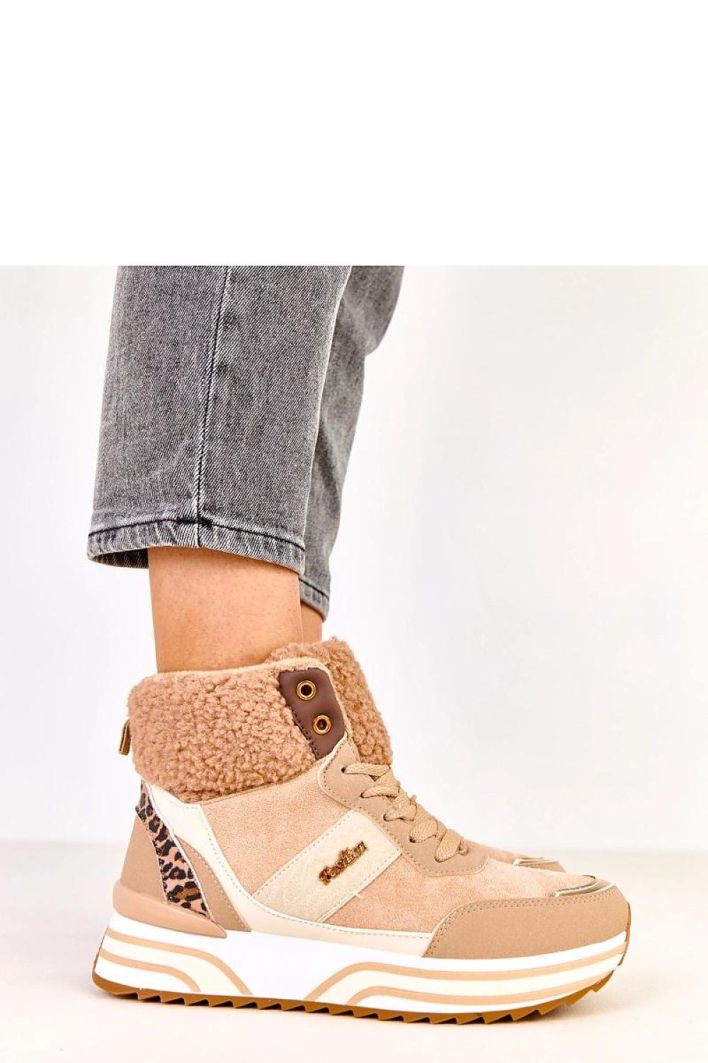 Elegant Solea Women's Sports Shoes displayed from the side, showcasing the subtle 3.5 cm platform and chic round toe design in eco-friendly materials.