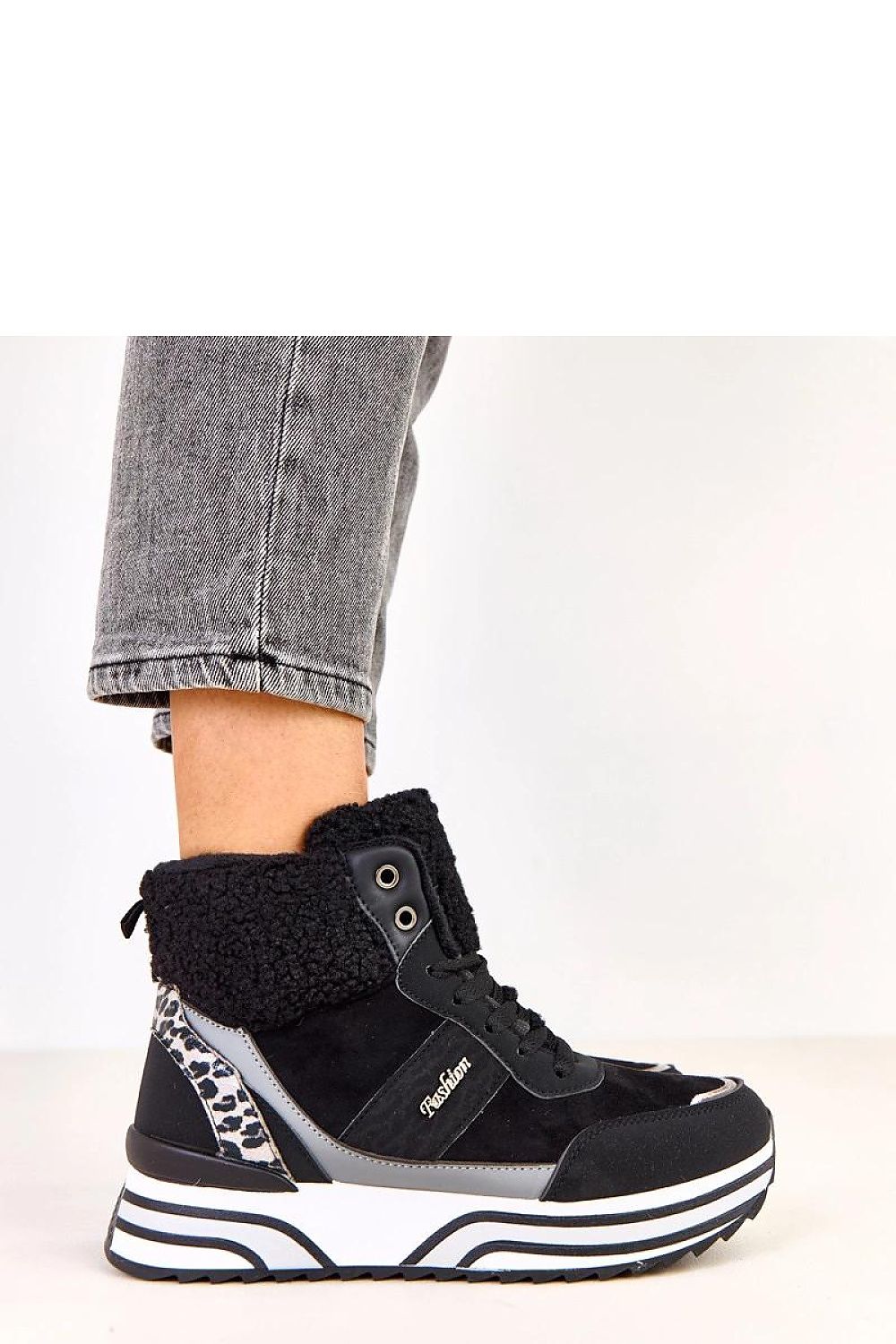 Solea women's eco leather sports shoes showcasing a 3.5 cm platform for added elevation and comfort, ideal for sporty elegance.