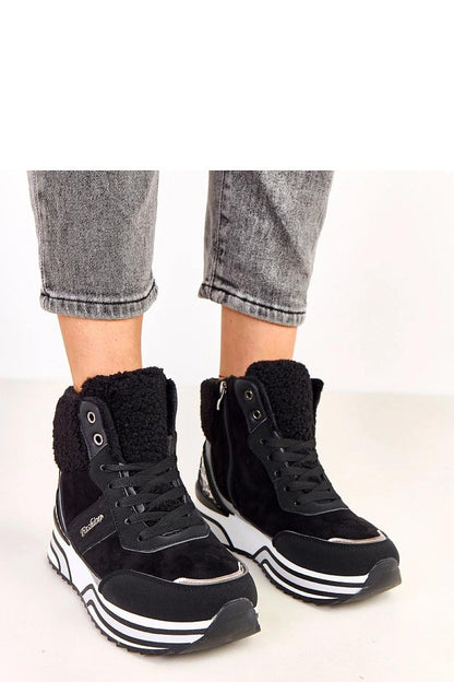 Chic Solea eco leather sports shoes with fur lining, designed for comfort and style, highlighted by a functional side zipper and a fashionable sporty silhouette.