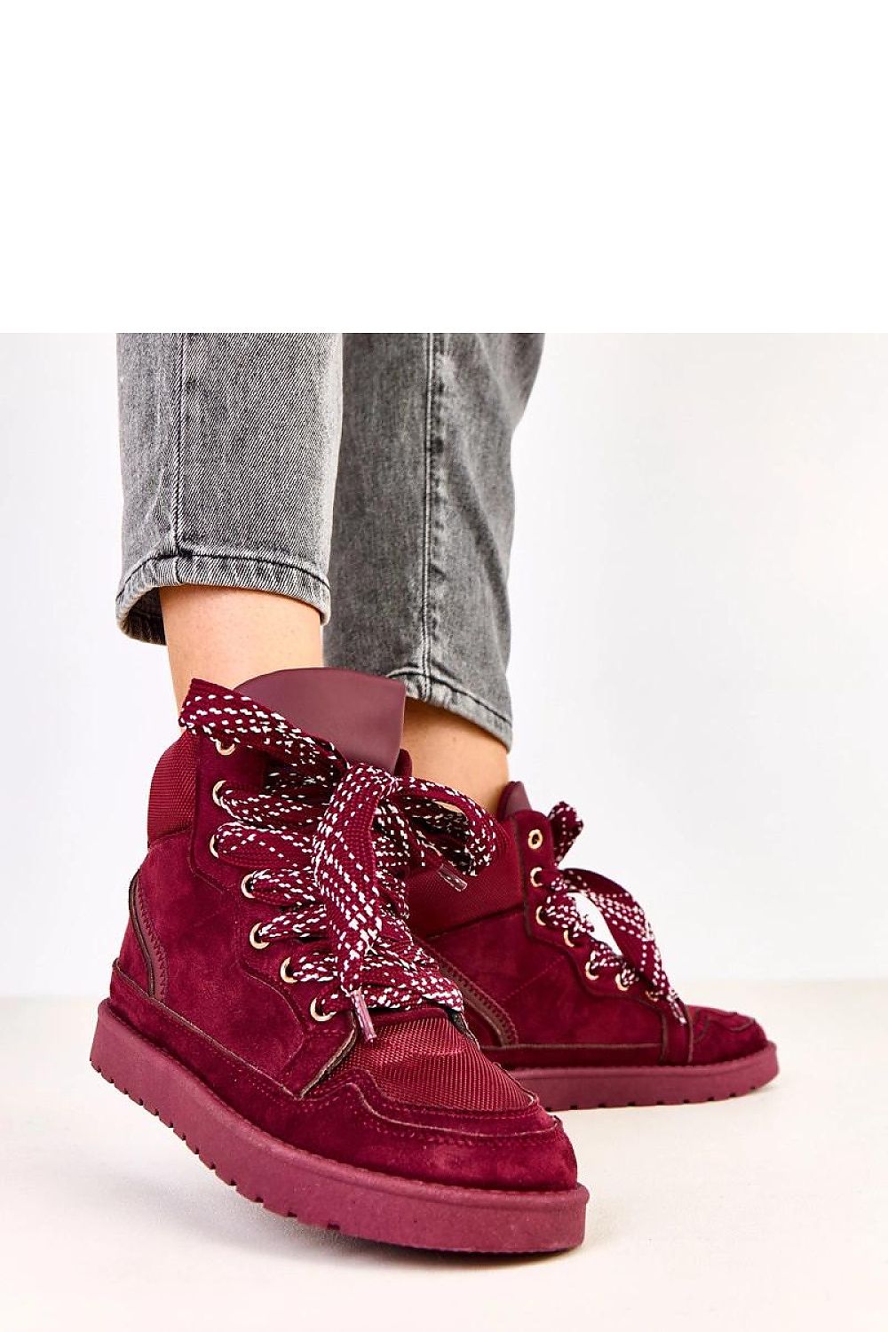 Chic and comfortable women's sport trainers from Solea, crafted in eco-friendly suede-like leather, ideal for fashionable everyday styling.