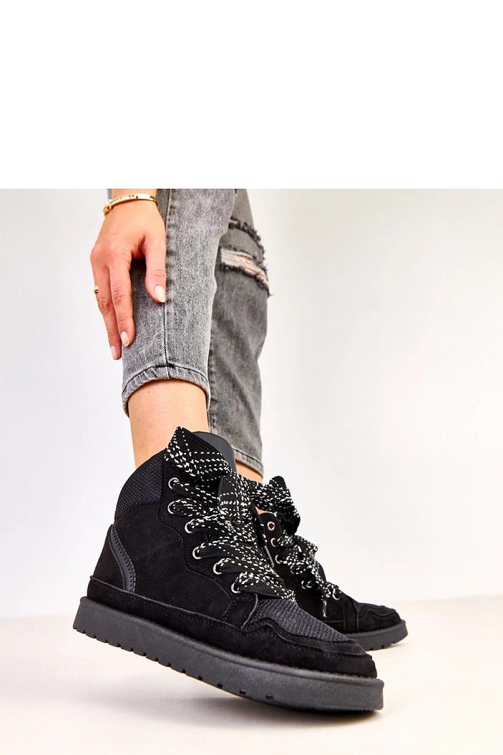 Solea women's modern sports shoes in eco leather, showcasing the stylish design and comfortable round toe, ideal for fashionable casual wear.