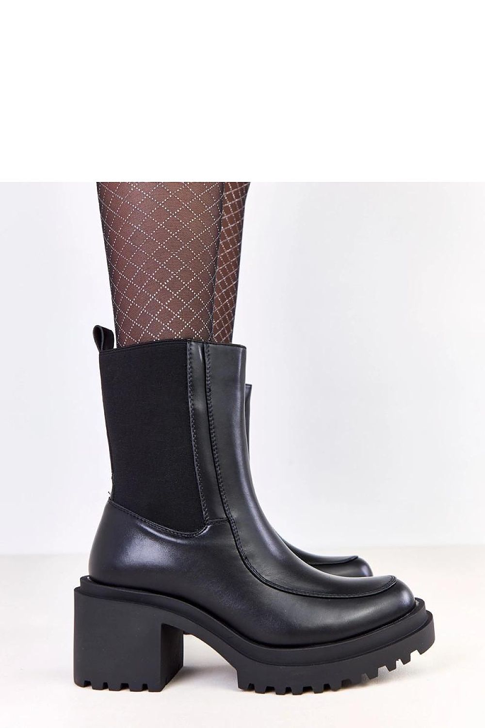 Comfortable and stylish Solea ankle boots with a round toe design, elastic inserts for a perfect fit, ideal for chic everyday wear.