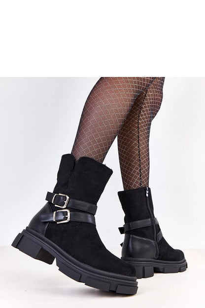 Solea insulated women's ankle boots in a classy silhouette, featuring a 5 cm heel and convenient side zipper, blending comfort and style effortlessly.