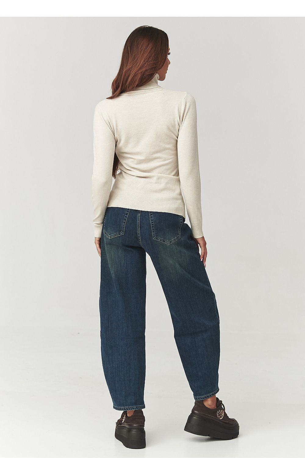 Makadamia Women's Luxury Turtleneck Golf Top in soft beige melange, showcasing elegance and comfort, made in Italy.