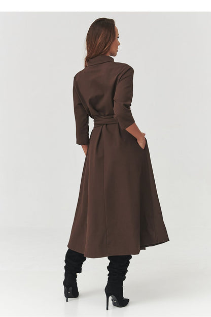 Detail of the elegant tie waist on Makadamia's midi shirt dress, highlighting its high-quality Italian craftsmanship and feminine silhouette.