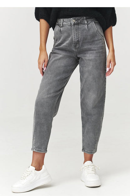 High waist grey mom fit jeans from Makadamia showcasing timeless style and comfort, perfect for chic casual outfits.