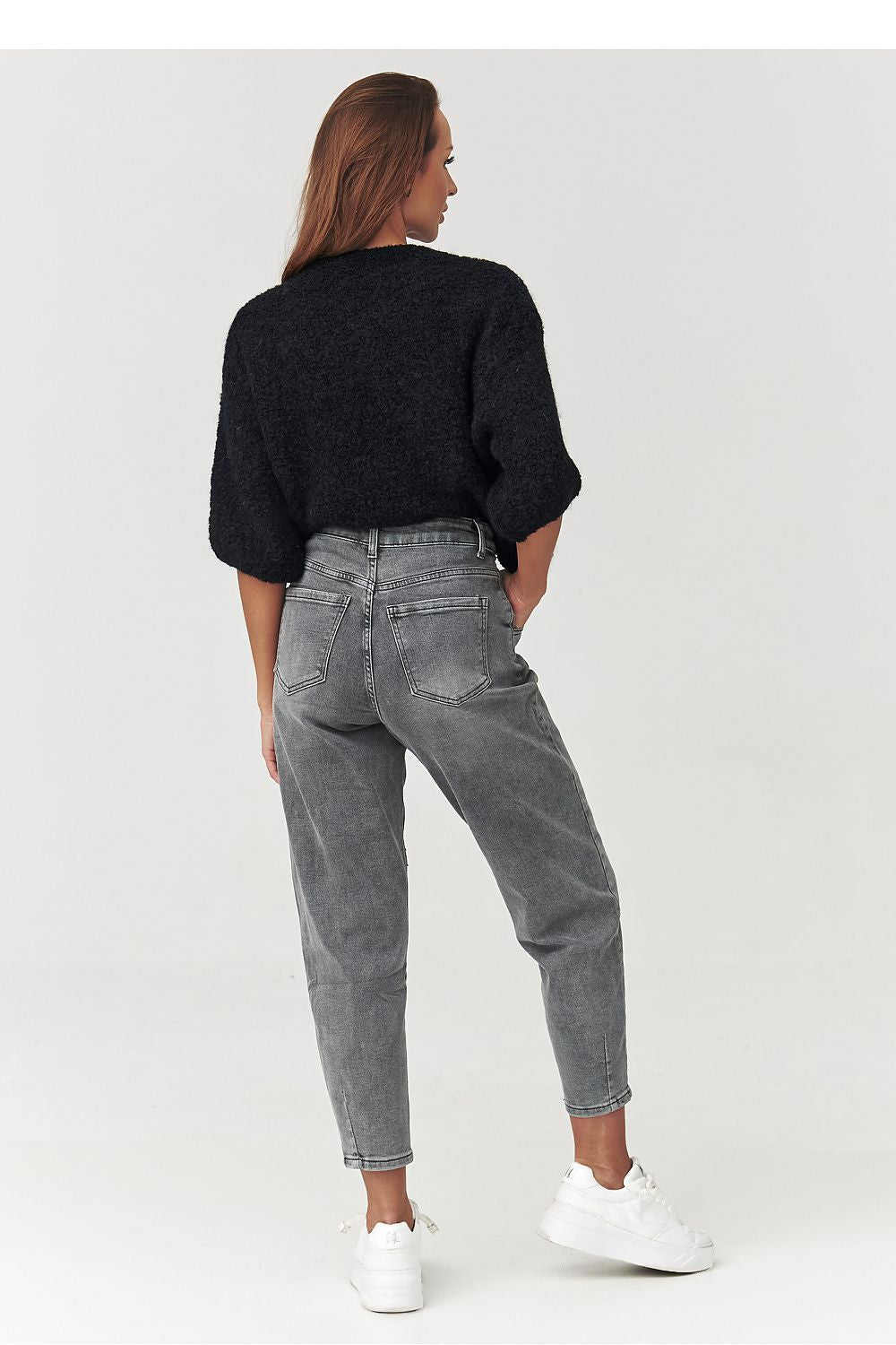 Makadamia's luxurious grey mom fit jeans featuring a flattering high waist design, beautifully emphasizing the silhouette with a retro touch.