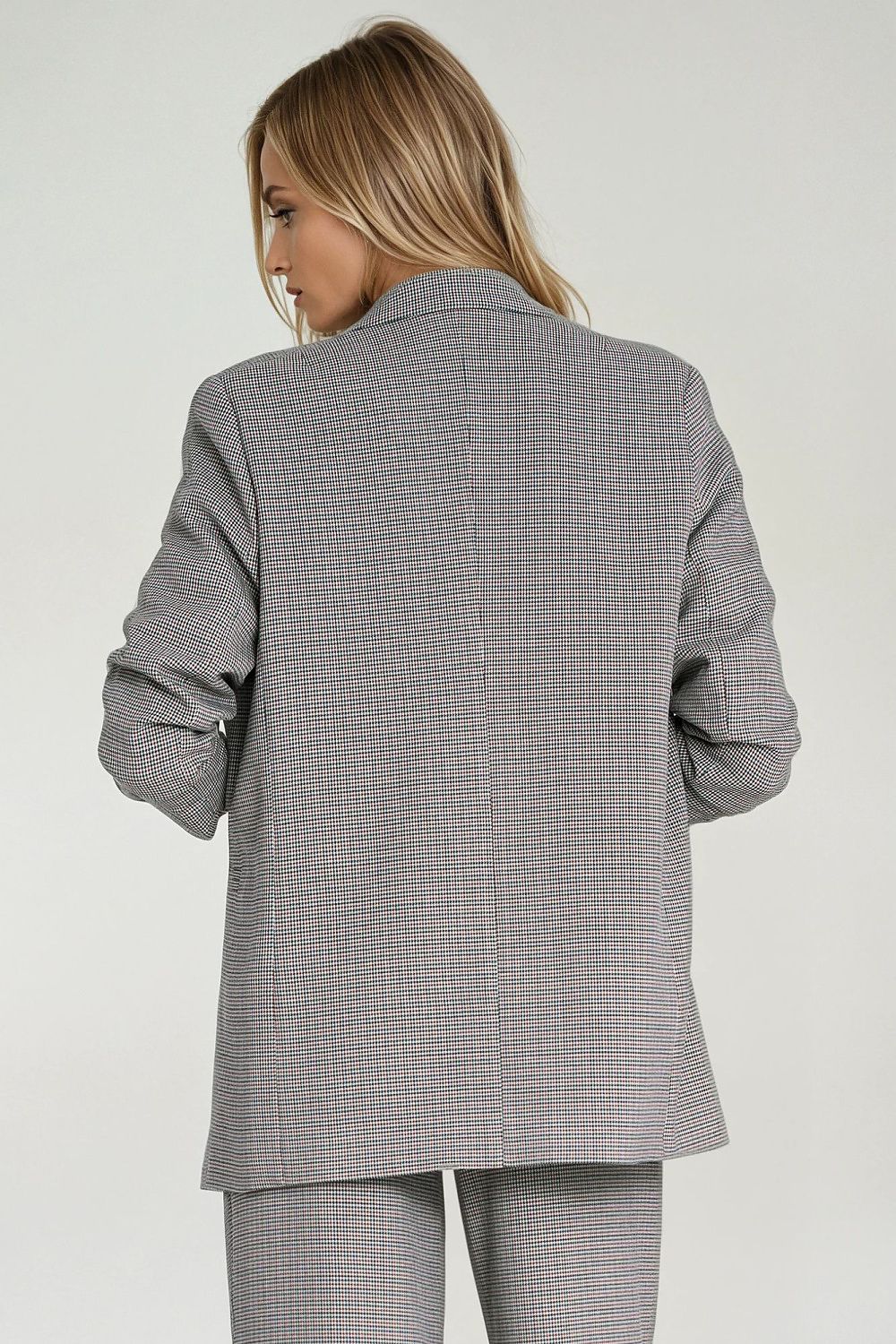 Model wearing Nife's Elegant Houndstooth Jacket in a fashionable ensemble, perfect for both business and casual occasions.