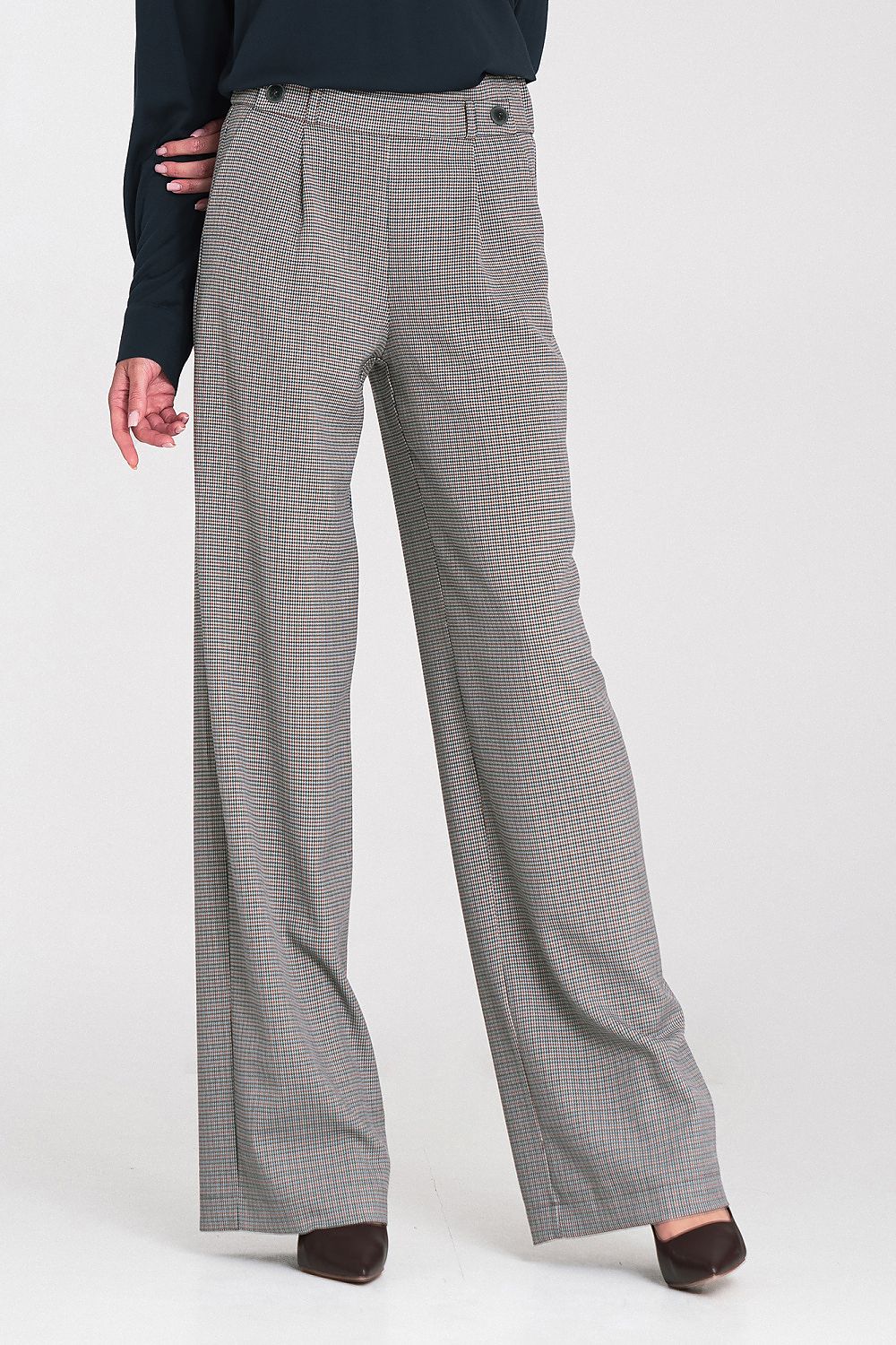 Elegant high-waist women's trousers by Nife, featuring a loose fit and decorative buttons in a stylish design, perfect for sophisticated outfits.