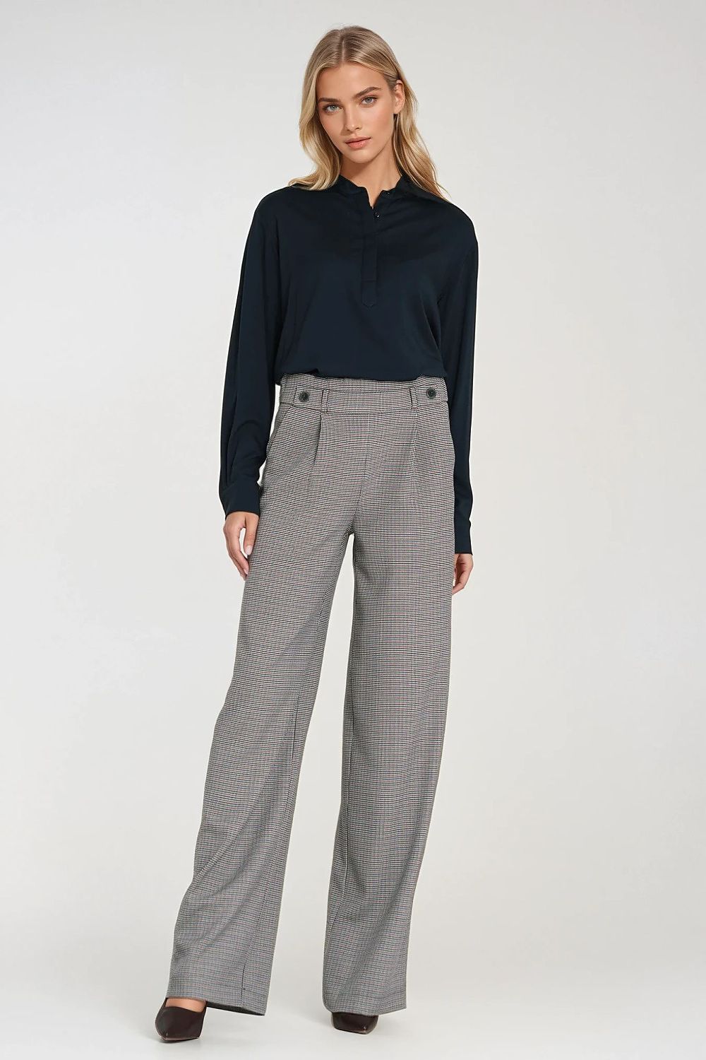 Wide leg women's trousers by Nife, showcasing a luxurious high-waist silhouette with decorative buttons and relaxed fit for a chic look.