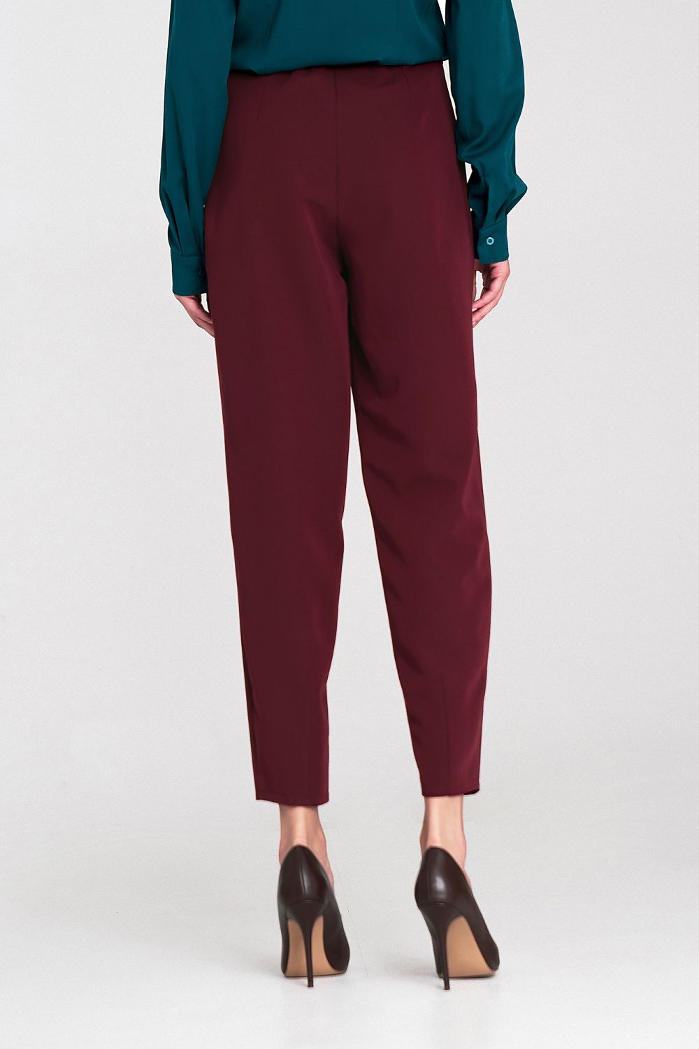 Chic Nife women's trousers in a fashionable balloon silhouette, crafted for elegance and versatility, featuring a high waist for a flattering fit.
