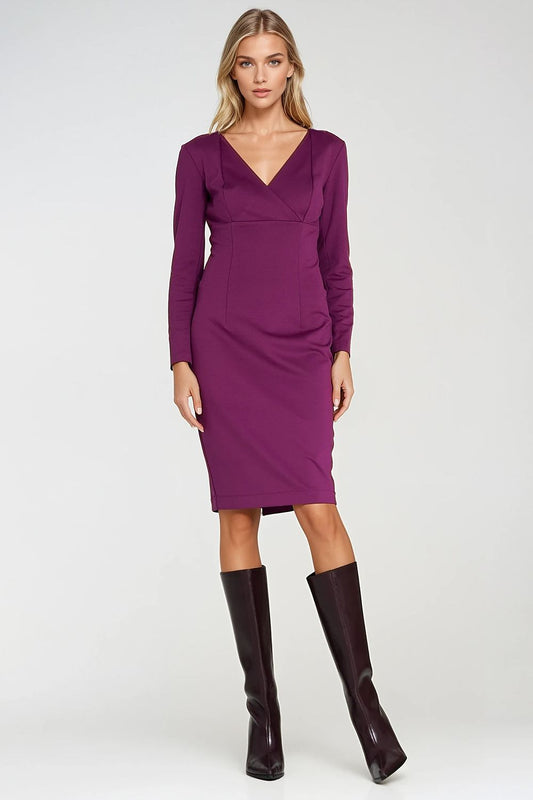 Elegant Nife daydress showcasing a fitted silhouette with a V-neckline and long sleeves, perfect for refined occasions.