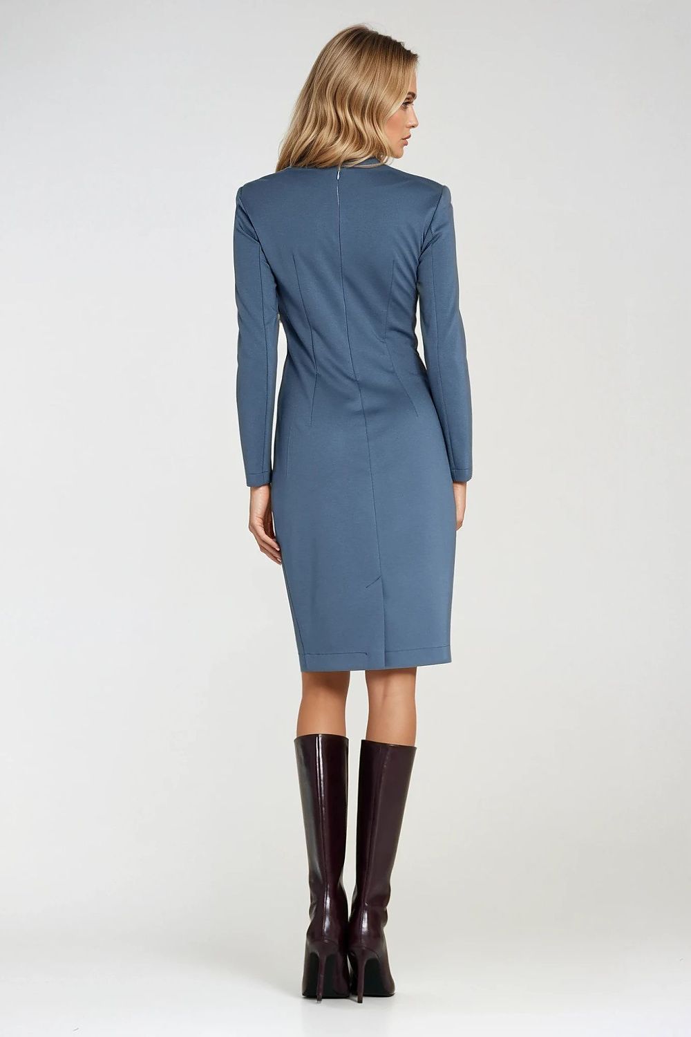 Back view of Nife fitted daydress featuring a concealed zipper, designed for a sleek finish and graceful fit, perfect for sophisticated outings.