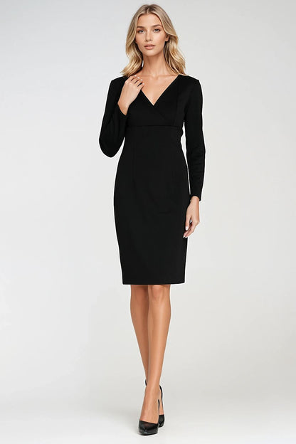 Timeless knee-length fitted dress by Nife made from soft stretchy fabric, accentuating feminine silhouette.
