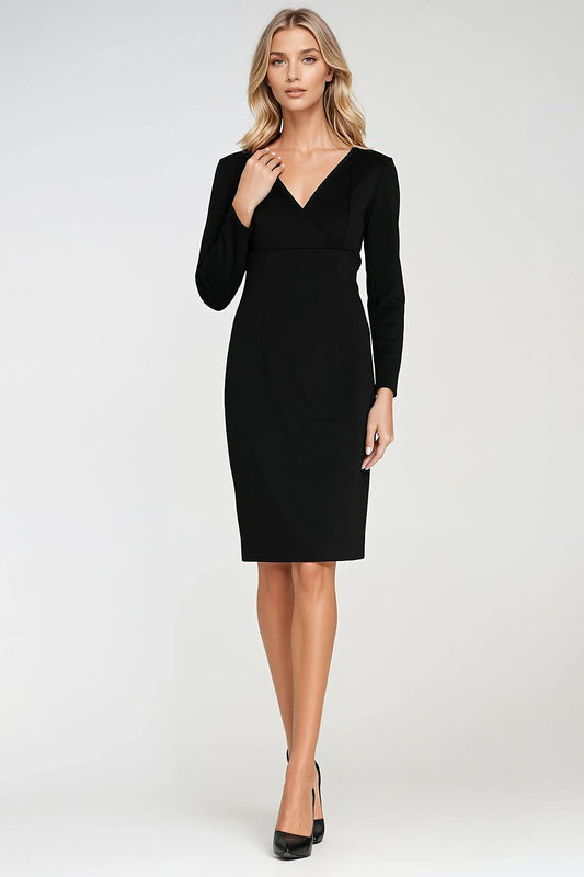 Timeless knee-length fitted dress by Nife made from soft stretchy fabric, accentuating feminine silhouette.