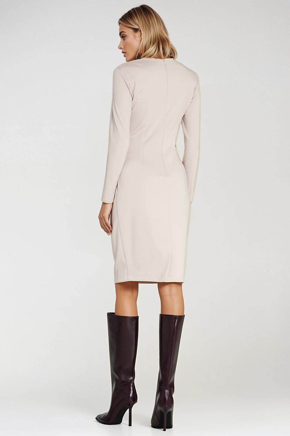 Elegant Nife Daydress featuring a tailored fit V-neck and long sleeves, crafted for a luxurious silhouette in sizes EU 36-42.