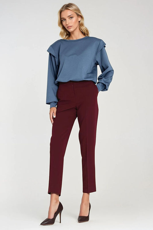 Chic women's sweatshirt by Nife in elegant oversized fit, featuring shoulder pads and a modern round neckline, ideal for versatile styling.