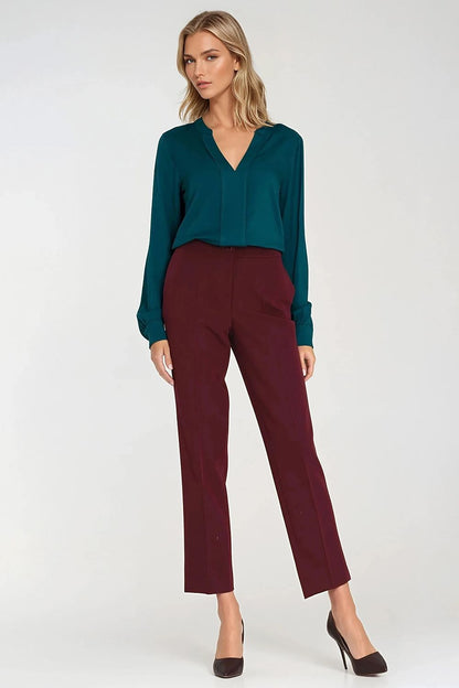 Elegant Nife viscose blouse with V-neckline and pleat, showcasing the light and breathable fabric for luxurious comfort.