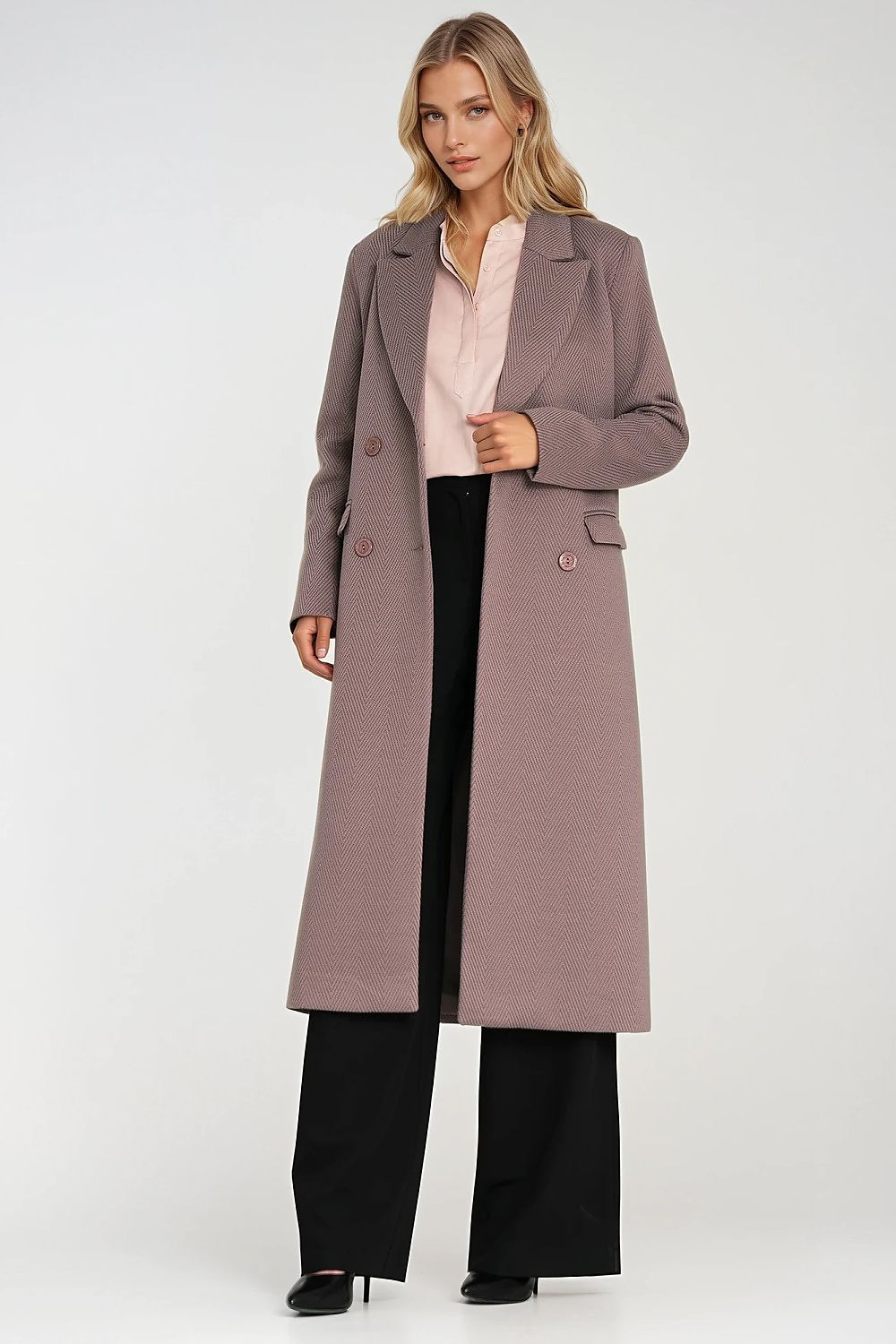 Elegant women's herringbone flannel coat by Nife, featuring a double-breasted V-neck design and classic collar, perfect for cool weather styling.