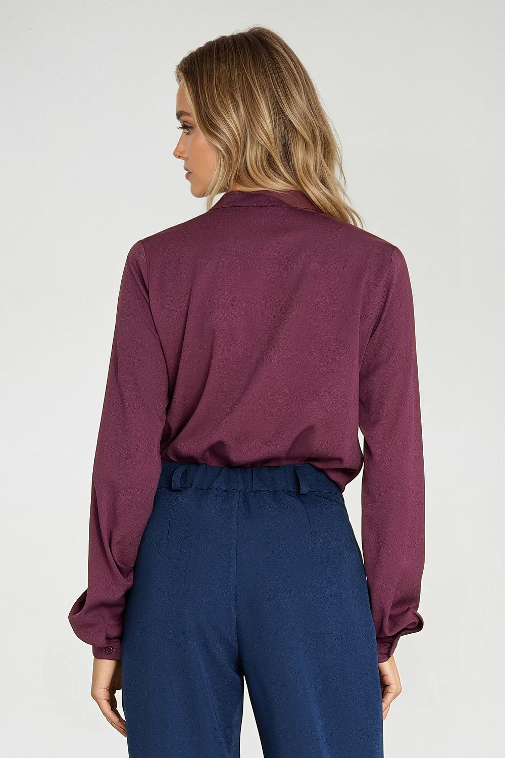 Close-up detail of Nife long sleeve blouse for women, showcasing the breathable viscose fabric and elegant collar design, ideal for stylish outfits.