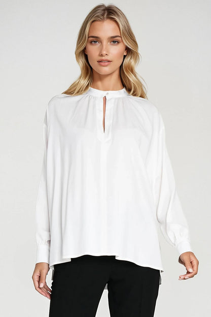 Elegant oversized viscose blouse by Nife featuring a sophisticated teardrop neckline, ideal for both office and casual elegance.