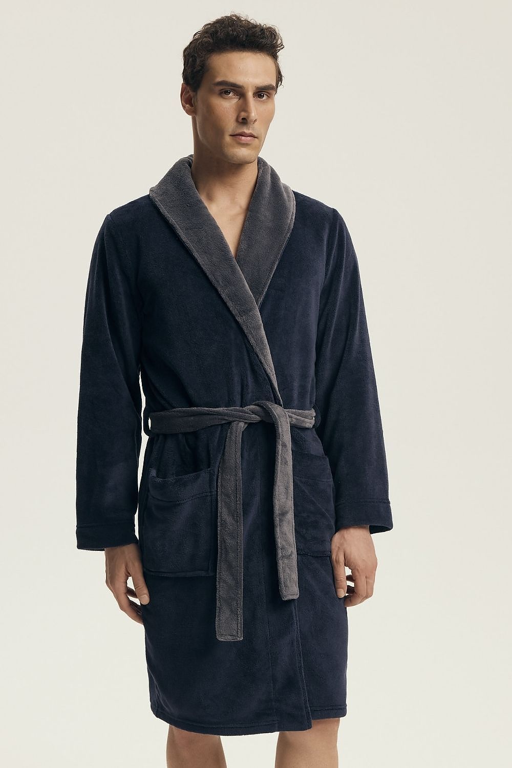 Luxury Henderson men's bathrobe with elegant collar, featuring knee-length design and practical pockets, crafted for ultimate comfort.
