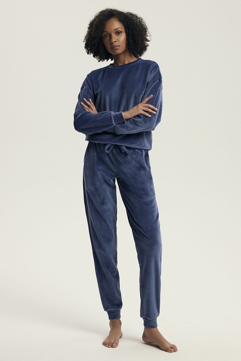 Henderson Comfortable Tracksuit Set featuring a loose fit, ribbed cuffs, and stylish design suitable for casual elegance, perfect for everyday wear.