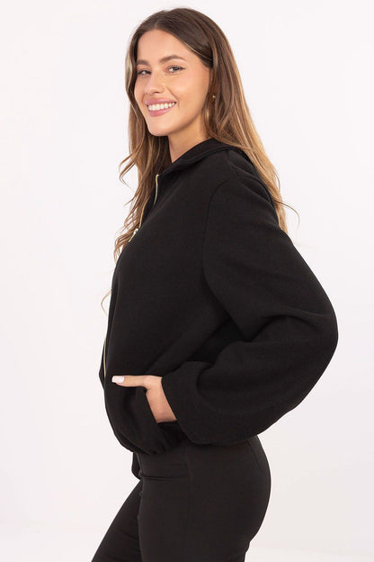 Luxurious polyester jacket by Rue Paris featuring a trendy balloon cut, long sleeves, and a stylish zipper closure for a refined autumn-winter look.