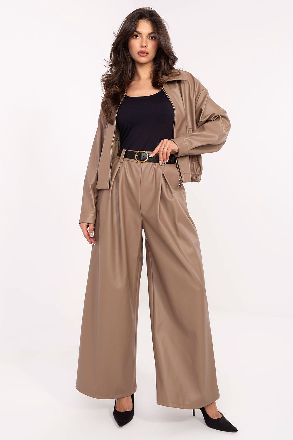 Elegant high-waisted palazzo trousers in eco-leather by Rue Paris, featuring wide legs, adjustable belt, and side pockets for a luxurious look.