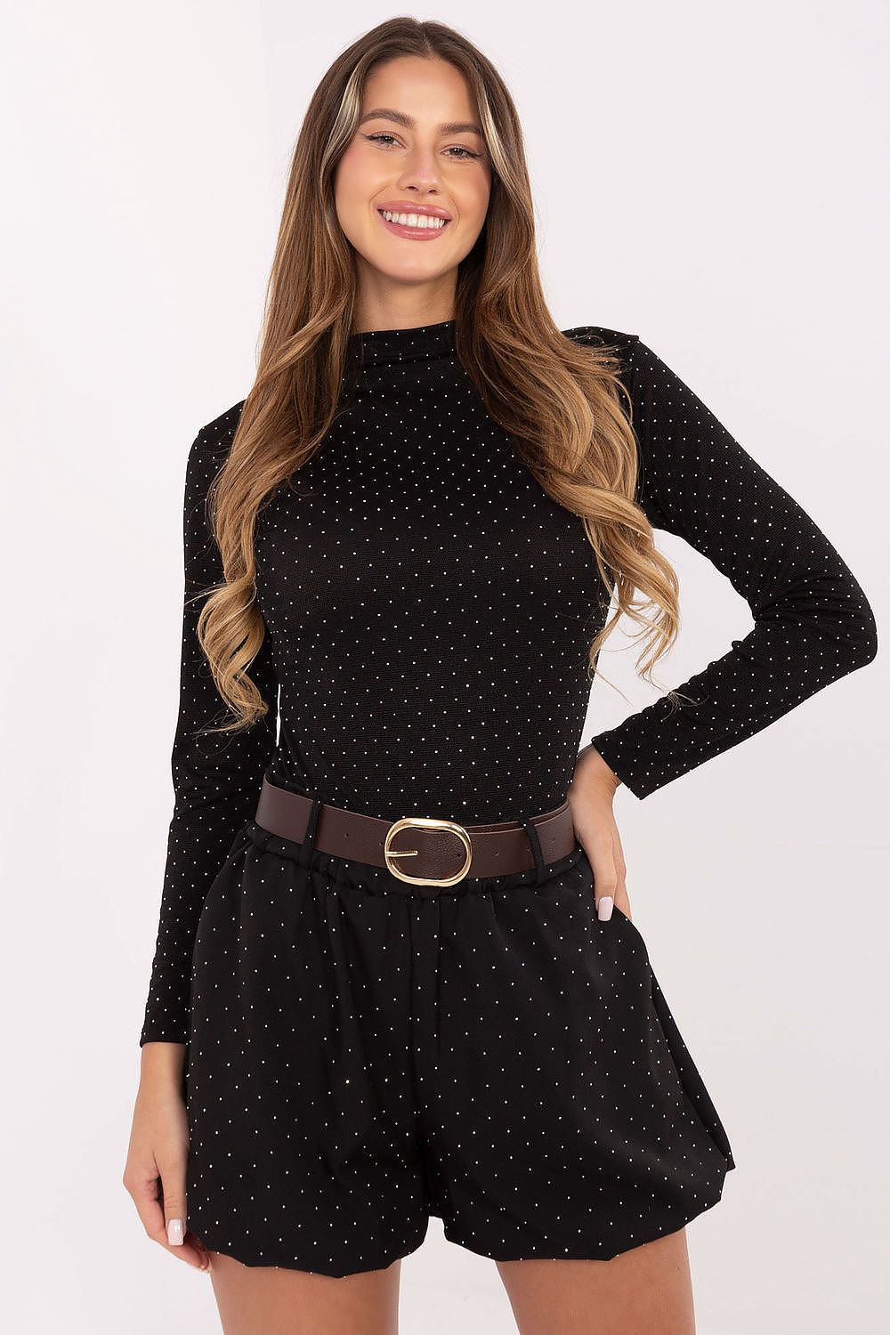 Elegant high-waisted shorts adorned with rhinestones, designed by Rue Paris, perfect for formal occasions. Featuring a stylish wide-leg cut that enhances the waist, crafted from high-quality breathable material.