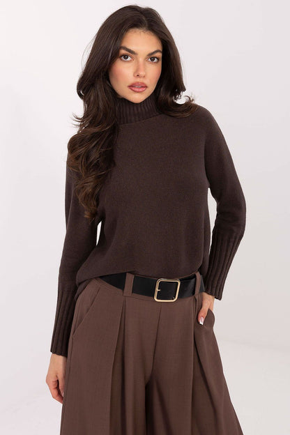 Elegantly styled turtleneck sweater by Rue Paris, crafted from a soft blend of viscose, polyamide, and polyester, showcasing a classic women's casual look.