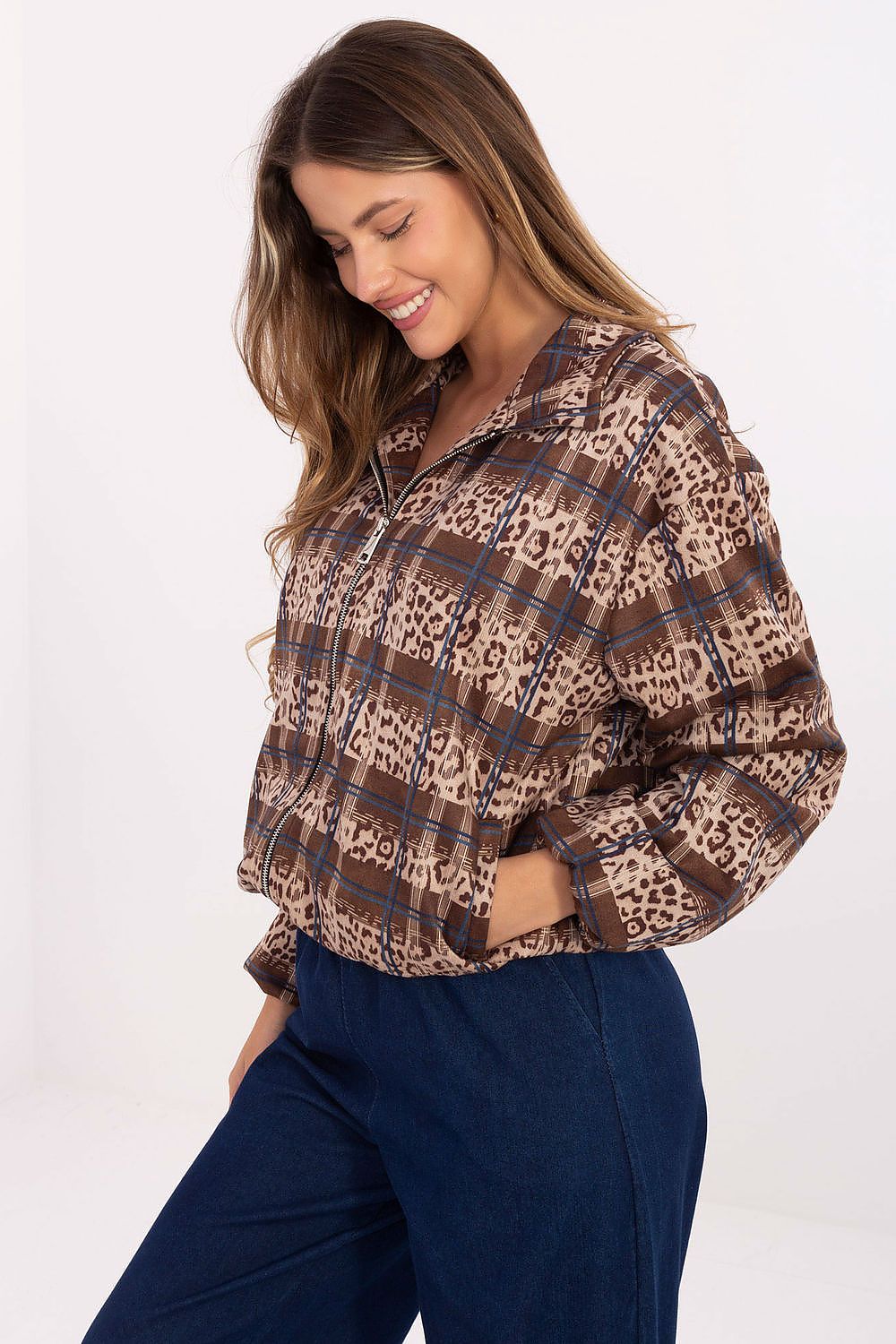 Chic women's jacket in EU size 0 from Rue Paris, showcasing a stylish zipper closure and trendy motifs, perfect for urban casual outfits.